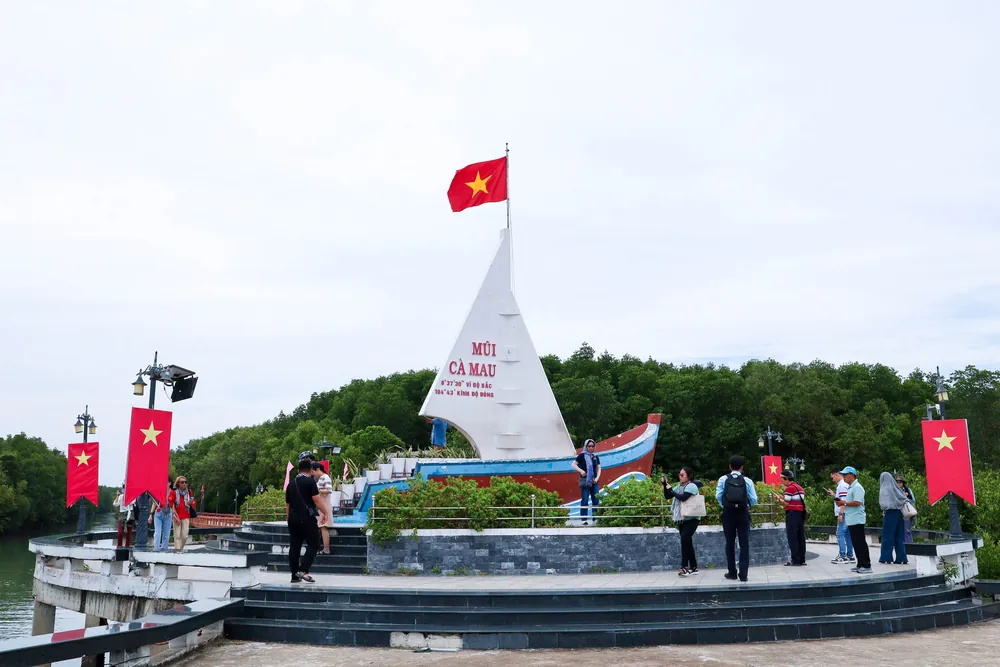 Biểu tượng con thuyền Mũi Cà Mau — Cà Mau