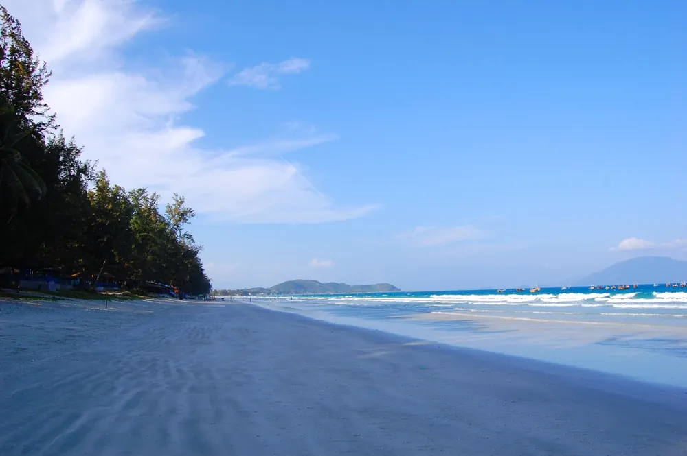 Bãi biển Dốc Lết