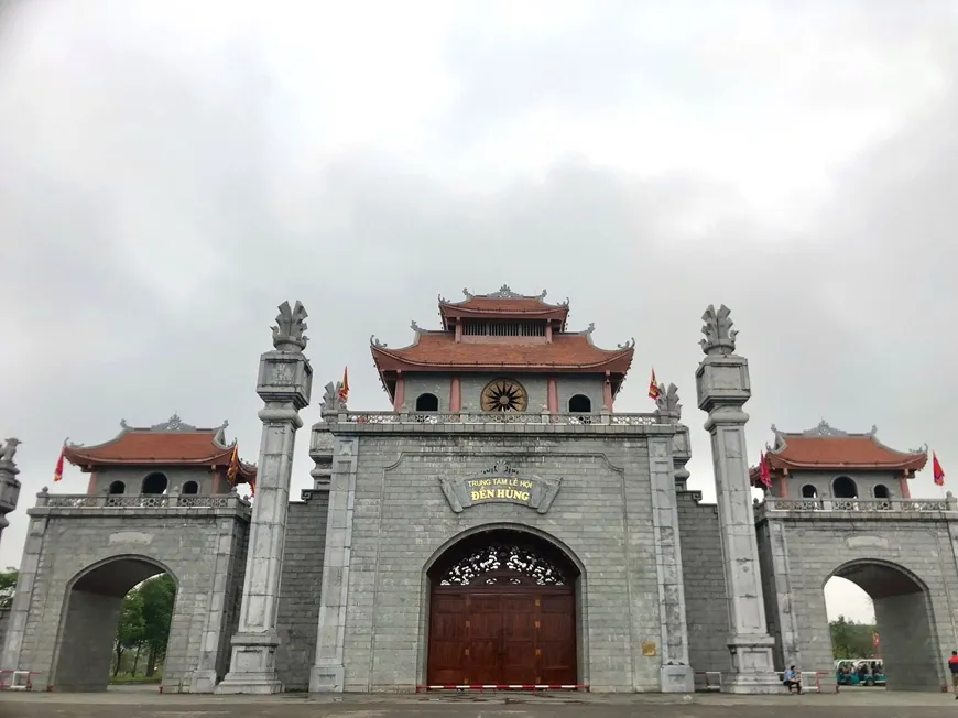 Cổng Trung tâm lễ hội Đền Hùng — Phú Thọ