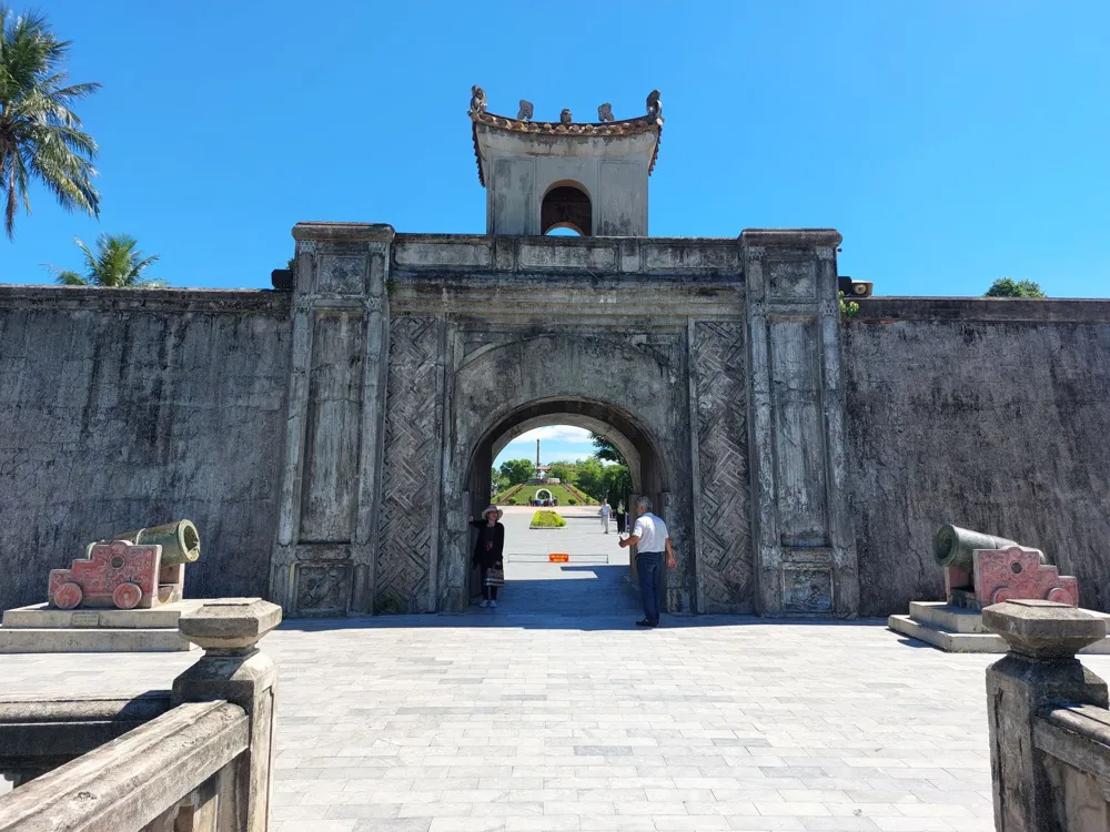 Cổng chính Thành cổ Quảng Trị