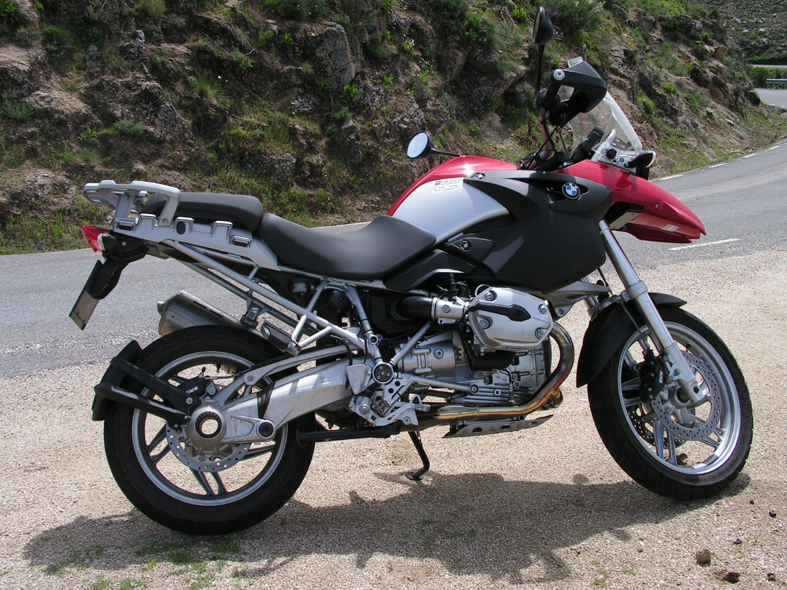 BMW R1200GS chụp ngang — ảnh minh họa xe adventure